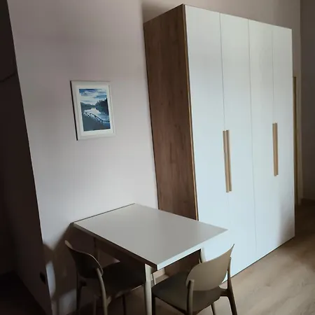 Monolocale Al Secondo Piano Con Cucina E Terrazzino *