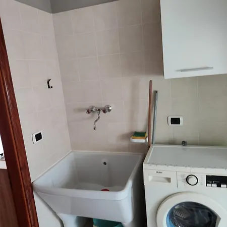 Monolocale Al Secondo Piano Con Cucina E Terrazzino Apartmán
