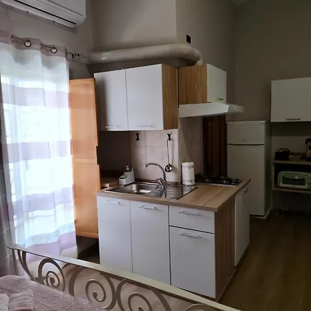 Monolocale Al Secondo Piano Con Cucina E Terrazzino Apartmán